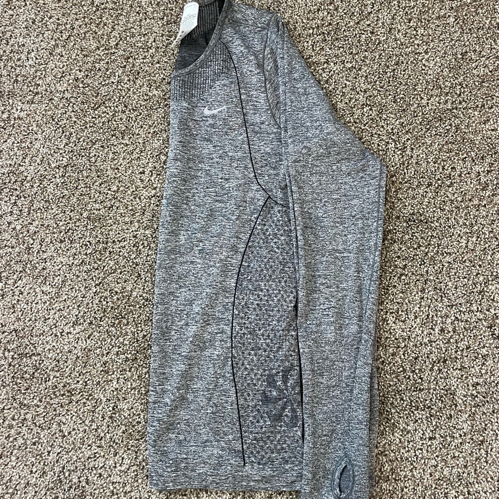 Nike long sleeve thumb holes - Picture 2 of 6